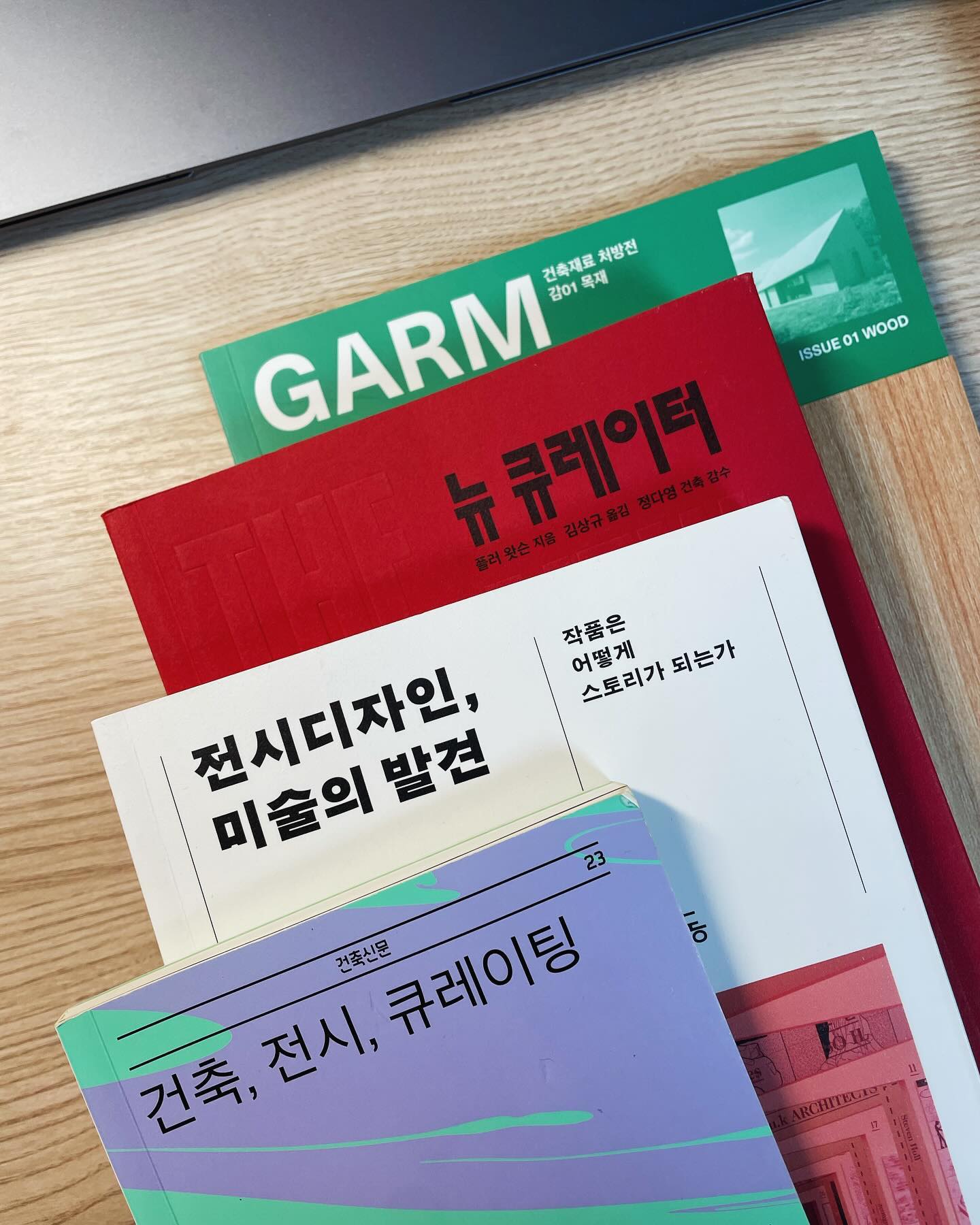 Photo shared by 윤주 Christine 승 on November 23, 2024 tagging @book.light.i. 카드 및 텍스트의 이미지일 수 있음.
